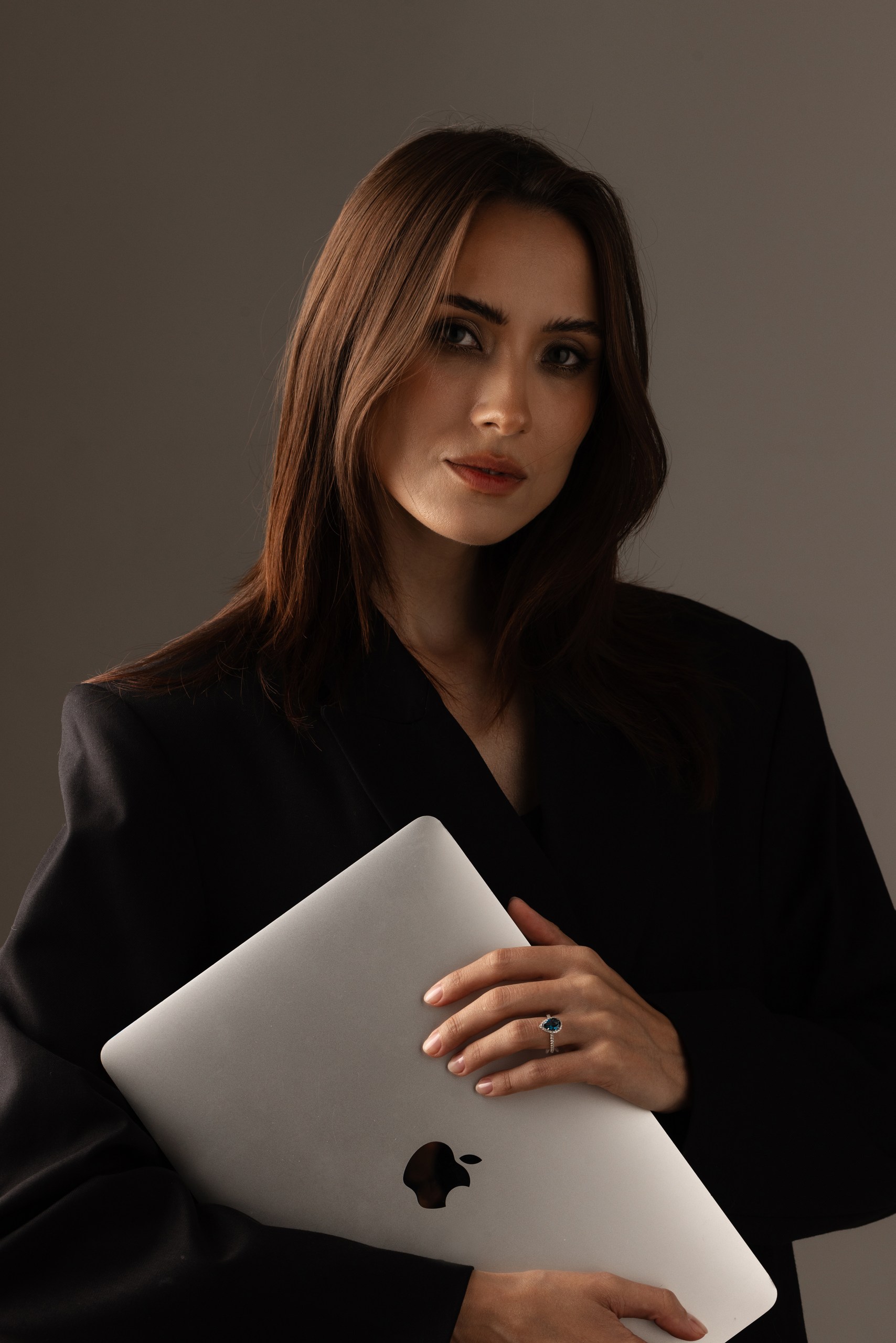 Коллекция с темно-синей шпинелью